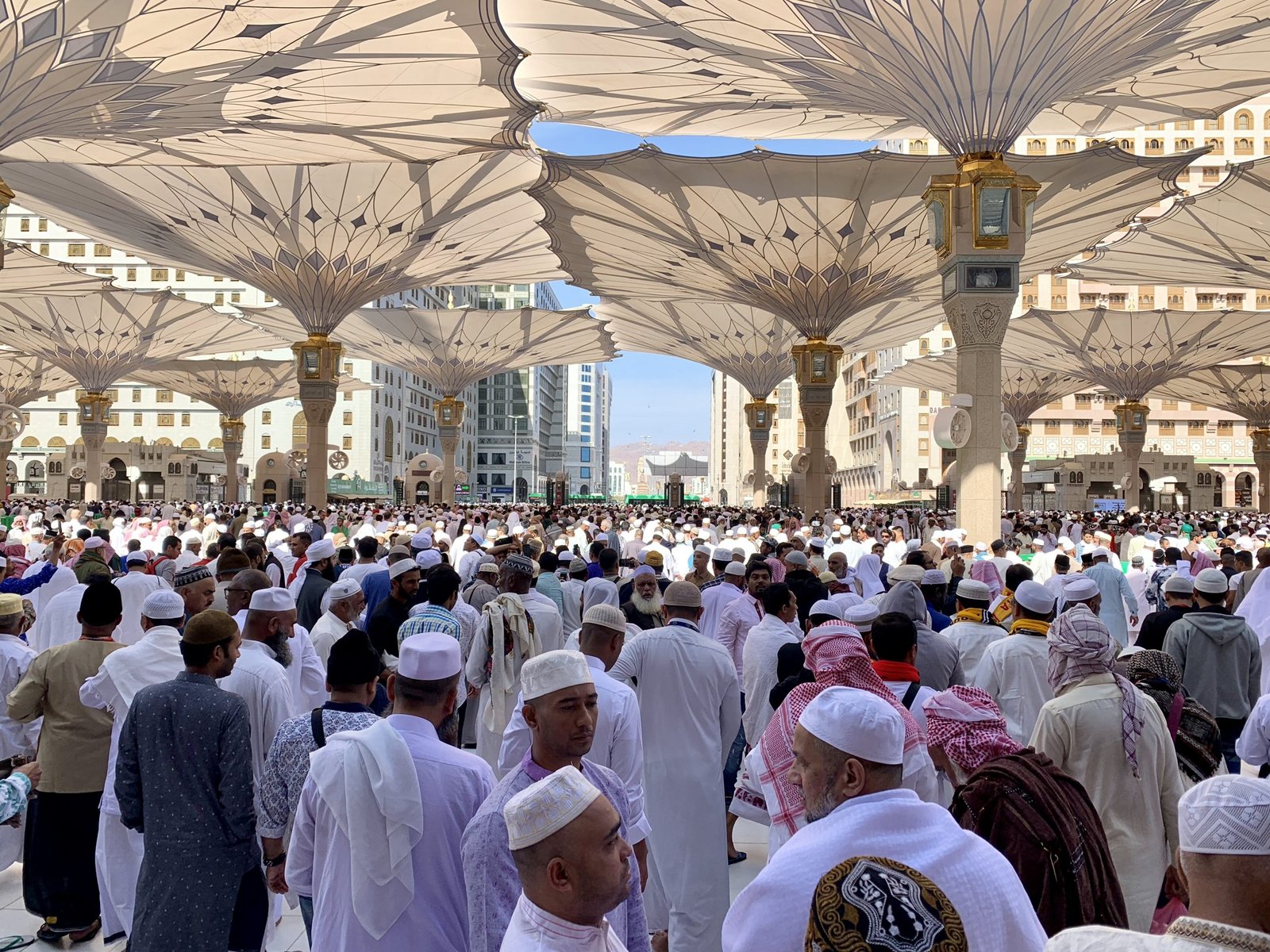 মসজিদে নববীর ফোল্ডিং ছাতা